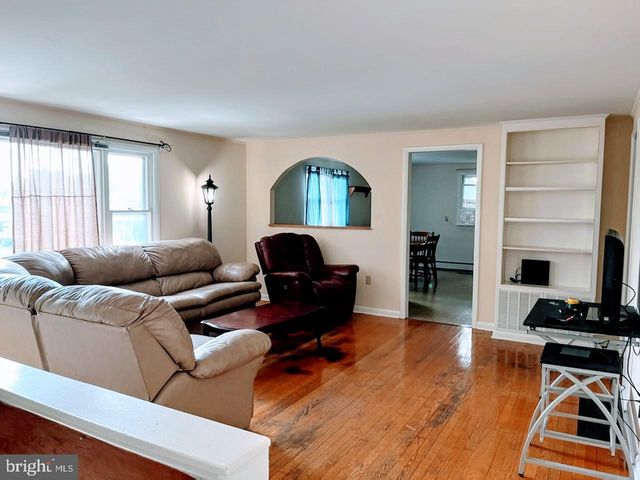 2217 CHARLES TOWN RD, Kearneysville, WV 25430