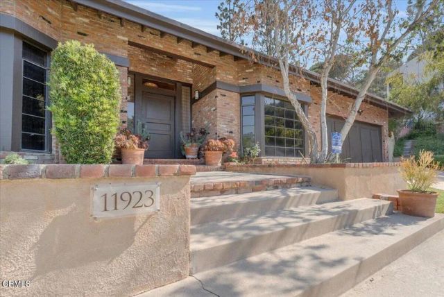 11923 Brentwood Grove Drive, Los Angeles, CA 90049