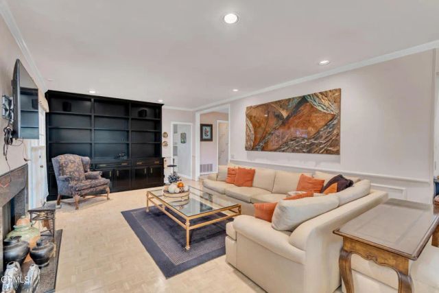 11923 Brentwood Grove Drive, Los Angeles, CA 90049