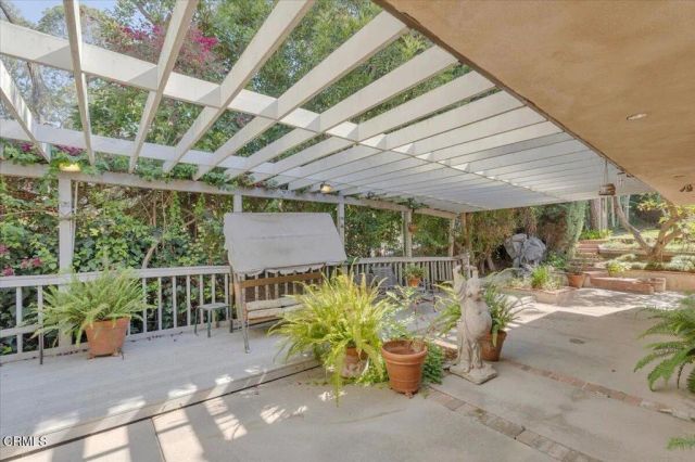 11923 Brentwood Grove Drive, Los Angeles, CA 90049