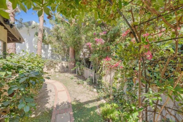 11923 Brentwood Grove Drive, Los Angeles, CA 90049