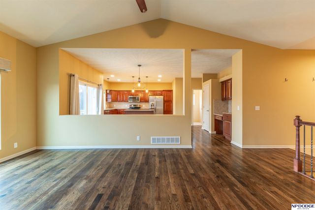 9806 Florence Street, La Vista, NE 68128