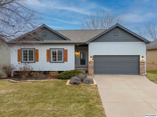 9806 Florence Street, La Vista, NE 68128