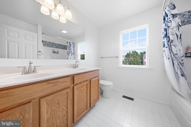 237 MULLEN DR, Avondale, PA 19311