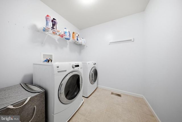 237 MULLEN DR, Avondale, PA 19311