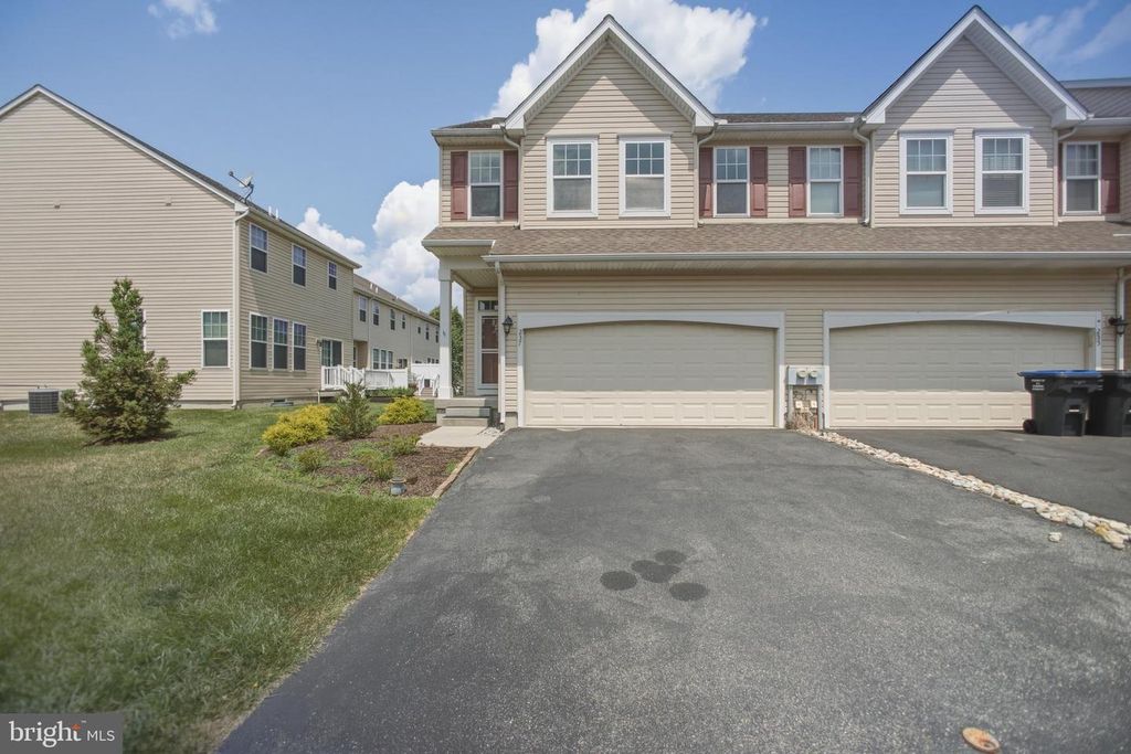 237 MULLEN DR, Avondale, PA 19311