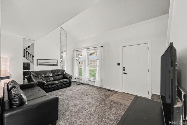20036 Village Green Court, Brownstown Charter Township, MI 48183