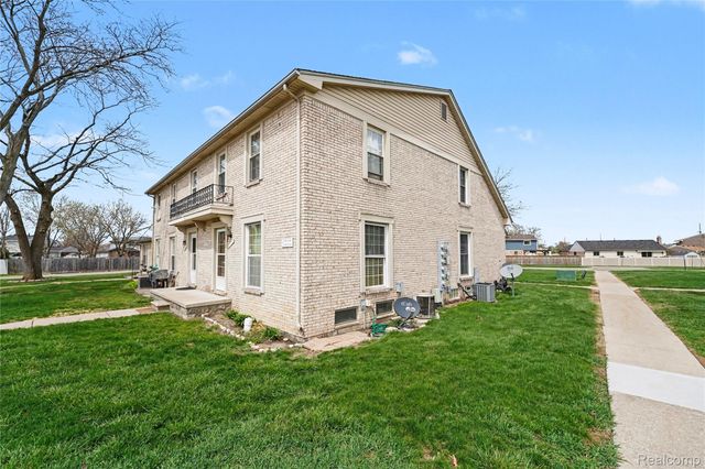 20036 Village Green Court, Brownstown Charter Township, MI 48183