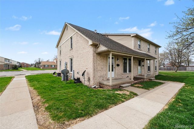 20036 Village Green Court, Brownstown Charter Township, MI 48183