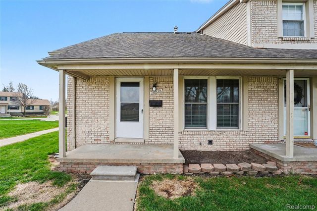 20036 Village Green Court, Brownstown Charter Township, MI 48183