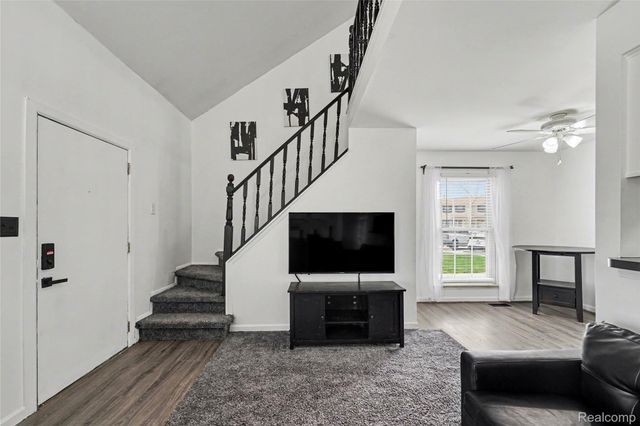 20036 Village Green Court, Brownstown Charter Township, MI 48183