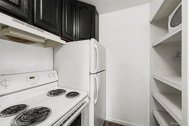 20036 Village Green Court, Brownstown Charter Township, MI 48183