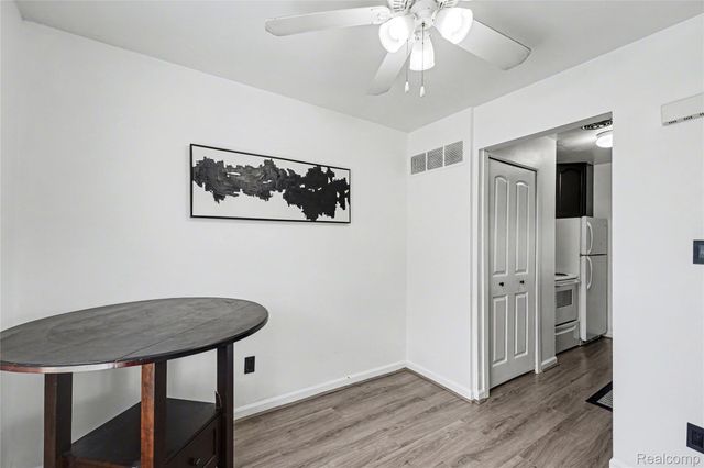 20036 Village Green Court, Brownstown Charter Township, MI 48183