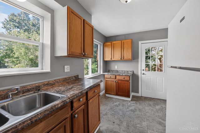 1263 W Galbraith Road, Cincinnati, OH 45231