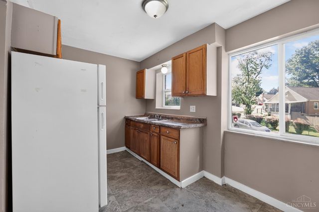 1263 W Galbraith Road, Cincinnati, OH 45231