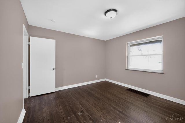 1263 W Galbraith Road, Cincinnati, OH 45231