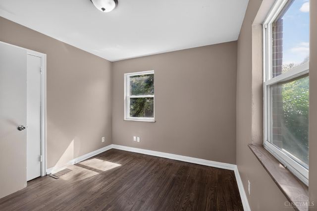 1263 W Galbraith Road, Cincinnati, OH 45231