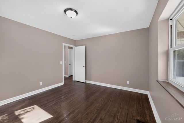 1263 W Galbraith Road, Cincinnati, OH 45231