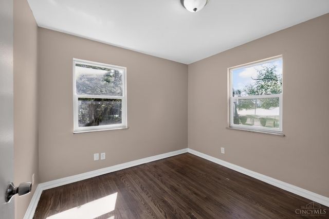 1263 W Galbraith Road, Cincinnati, OH 45231