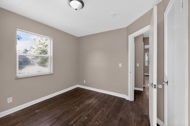 1263 W Galbraith Road, Cincinnati, OH 45231