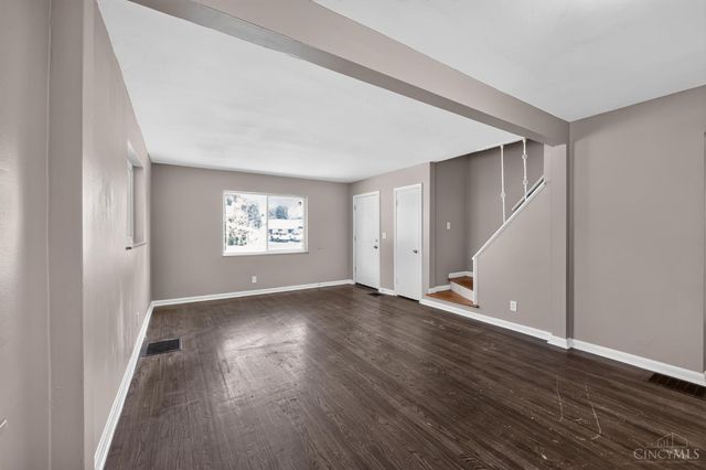 1263 W Galbraith Road, Cincinnati, OH 45231