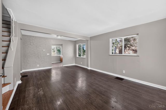 1263 W Galbraith Road, Cincinnati, OH 45231