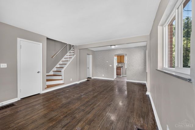 1263 W Galbraith Road, Cincinnati, OH 45231