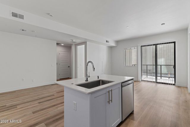 7300 E EARLL Drive 1018, Scottsdale, AZ 85251