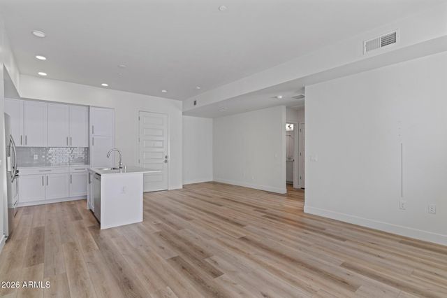 7300 E EARLL Drive 1018, Scottsdale, AZ 85251