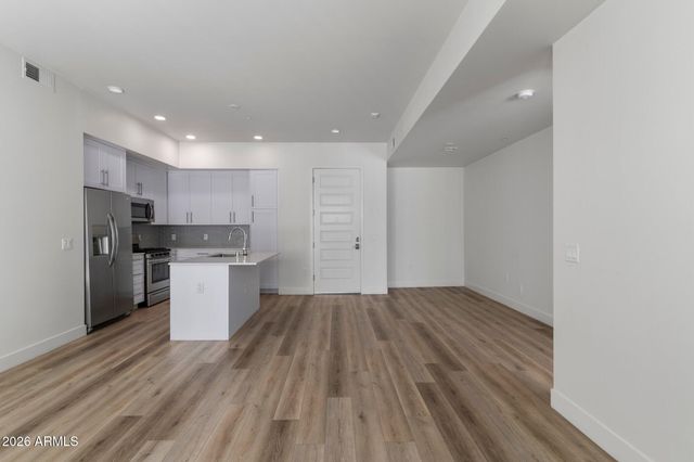 7300 E EARLL Drive 1018, Scottsdale, AZ 85251