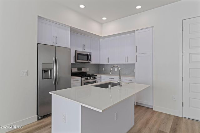 7300 E EARLL Drive 1018, Scottsdale, AZ 85251