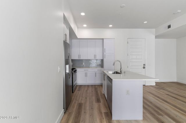 7300 E EARLL Drive 1018, Scottsdale, AZ 85251