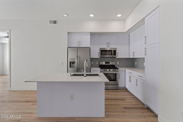 7300 E EARLL Drive 1018, Scottsdale, AZ 85251