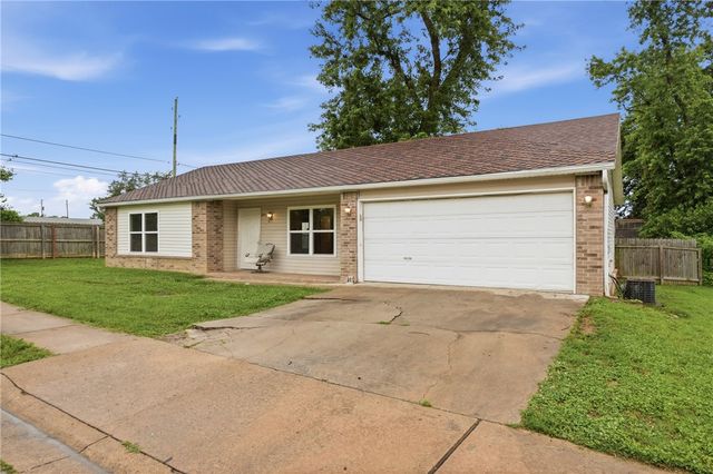 600 Huckleberry Lane, Springdale, AR 72764
