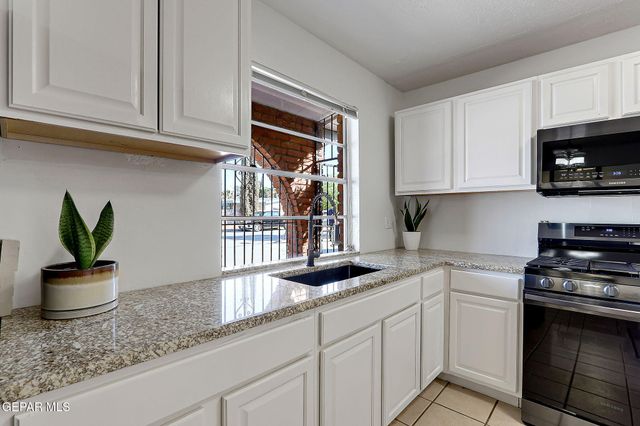 3705 Roslyn Drive, Horizon City, TX 79928