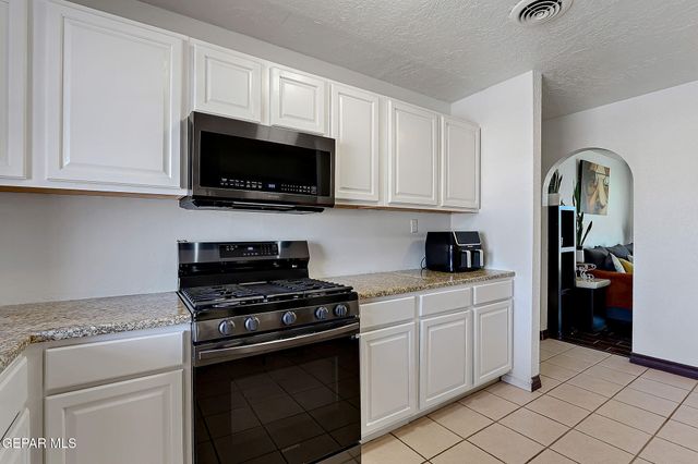 3705 Roslyn Drive, Horizon City, TX 79928