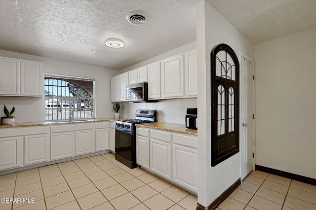 3705 Roslyn Drive, Horizon City, TX 79928