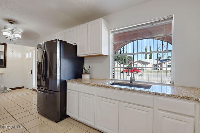 3705 Roslyn Drive, Horizon City, TX 79928