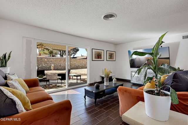 3705 Roslyn Drive, Horizon City, TX 79928