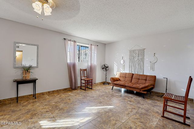 3705 Roslyn Drive, Horizon City, TX 79928