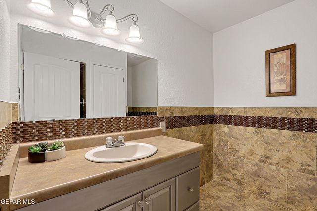 3705 Roslyn Drive, Horizon City, TX 79928