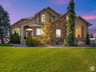 686 WELLINGTON DR, Kaysville, UT 84037