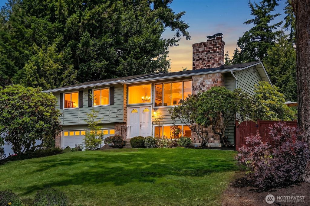 10704 126th Avenue NE, Kirkland, WA 98033