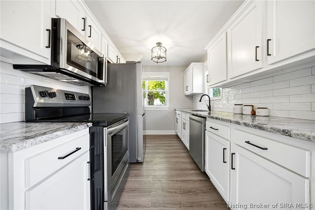 225 W Carter Avenue, Clarksville, IN 47129