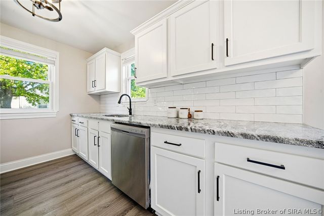 225 W Carter Avenue, Clarksville, IN 47129