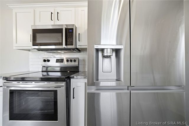 225 W Carter Avenue, Clarksville, IN 47129