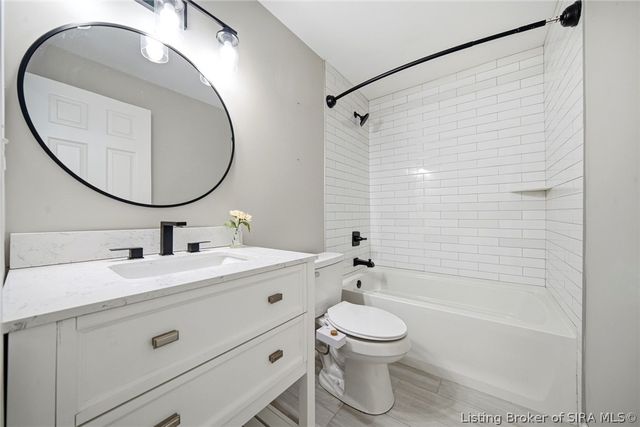 225 W Carter Avenue, Clarksville, IN 47129