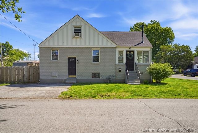 225 W Carter Avenue, Clarksville, IN 47129