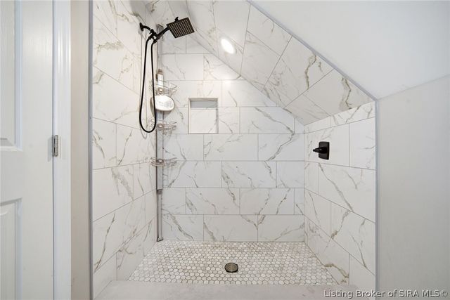 225 W Carter Avenue, Clarksville, IN 47129