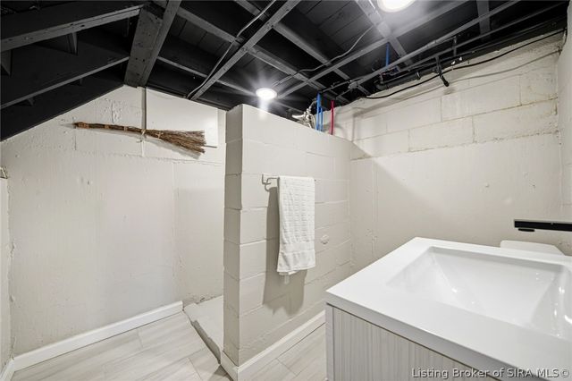 225 W Carter Avenue, Clarksville, IN 47129